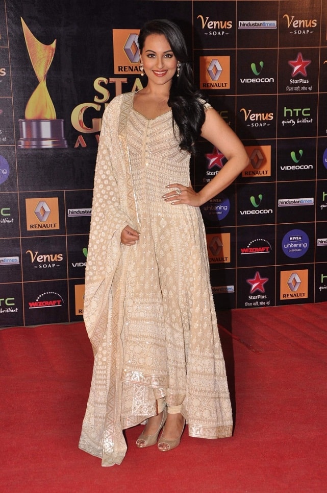 Sonakshi-Sinha-At-2013-Renault-Star-Guild-Awards