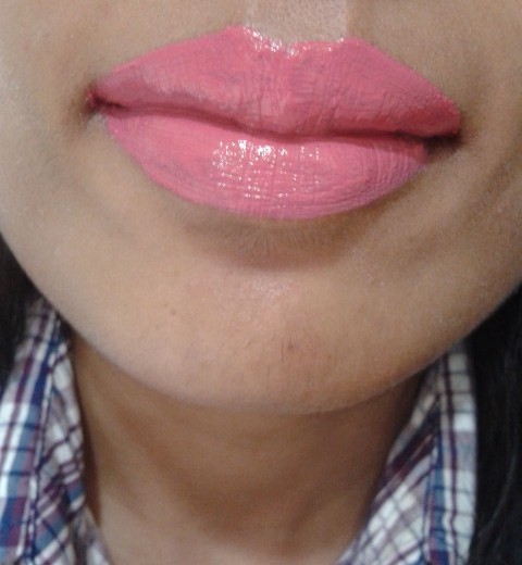 NYX Xtreme Lip Cream Pinky Nude LOTD2