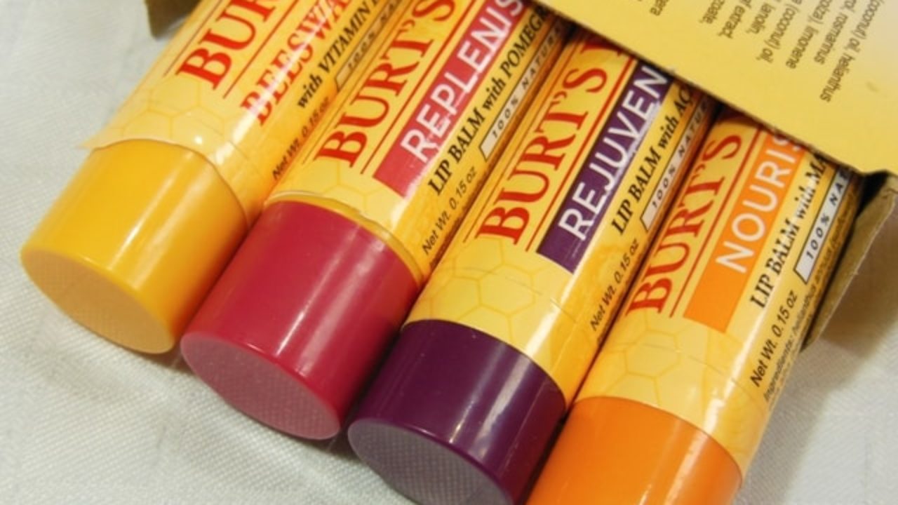 5 REASONS TO LOVE BURT'S BEES ALL-NATURAL BEESWAX LIP BALM (and