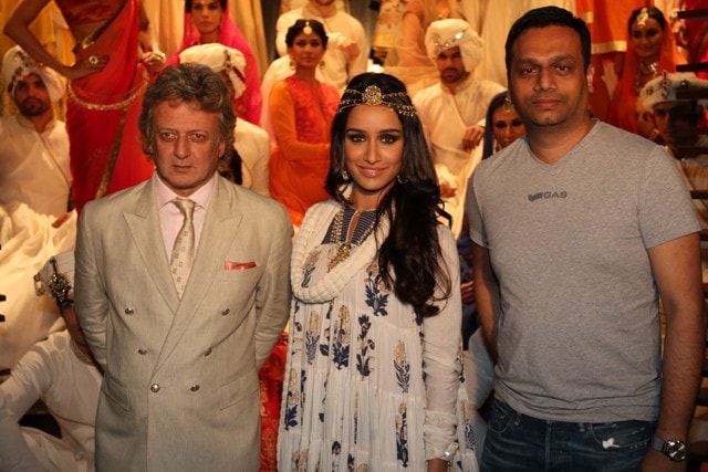 Rohit Bal, Shraddha Kapoor and Arun Chandra Mohan - Founder & CEO, Jabong.com at the launch of Rohit Bal for Jabong.com collection in Mumbai - 1