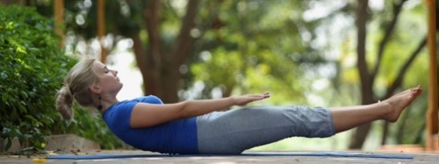 Best Yoga Asanas to lose Belly Fat - Naukasana
