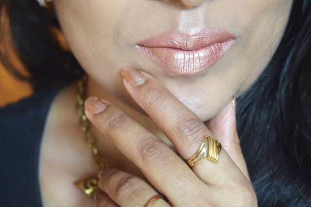 Beauty Trends - Glitter Lips Tutorial