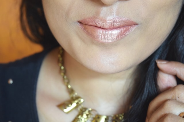 Beauty Trends - Gold Glitter Lips