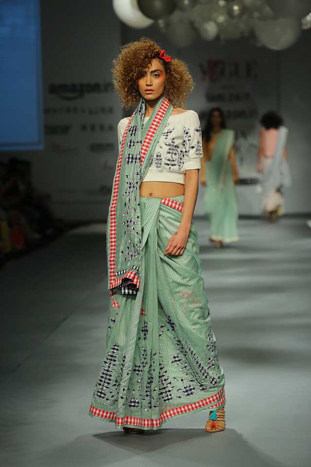 Saree Fashion Trend 2018 -Saree with Crop Top Style 3
